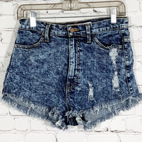 Vibrant Pants - Vibrant MIU | High waisted short shorts Frayed